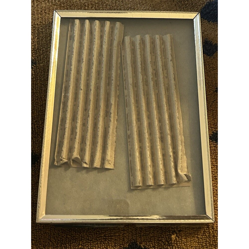 Vintage brass 5x7 picture frame, Gold metal photo frame, Mid Century Modern Déco